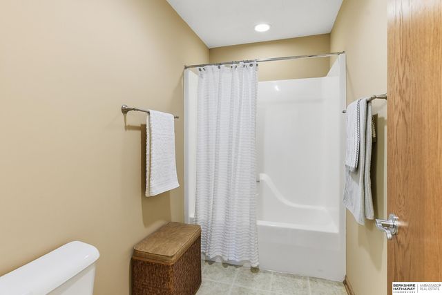 16016 Ruggles Street, Omaha, NE 68116