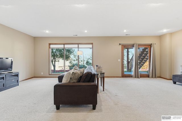 16016 Ruggles Street, Omaha, NE 68116