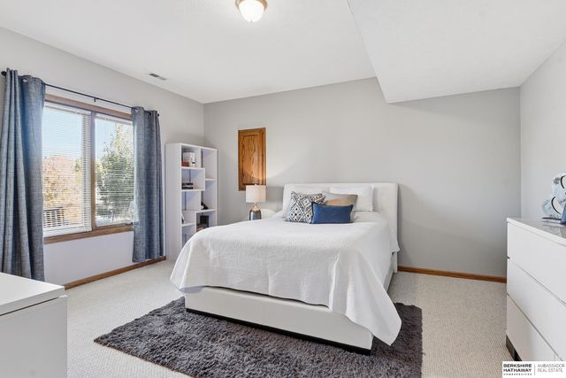 16016 Ruggles Street, Omaha, NE 68116