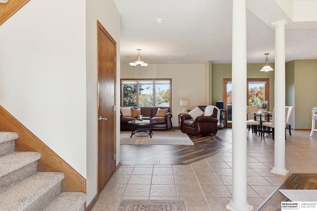 16016 Ruggles Street, Omaha, NE 68116