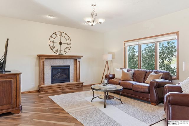 16016 Ruggles Street, Omaha, NE 68116