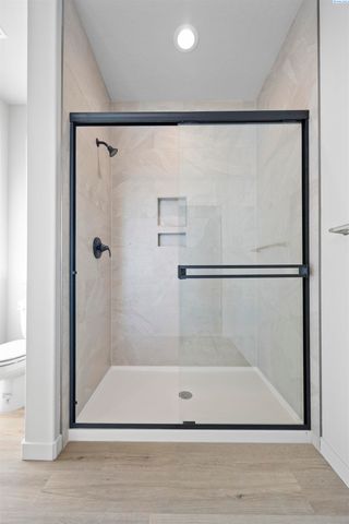 606 Eureka Ave, Pasco, WA 99301