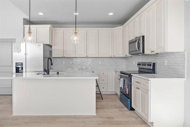 606 Eureka Ave, Pasco, WA 99301