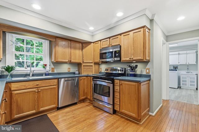6016 BURNSIDE LANDING DR, Burke, VA 22015