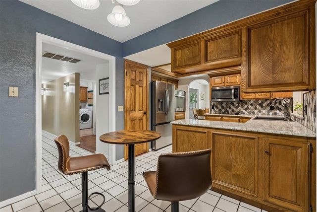 1220 Knights Bridge Road, Edmond, OK 73034