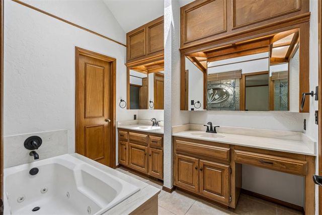 1220 Knights Bridge Road, Edmond, OK 73034