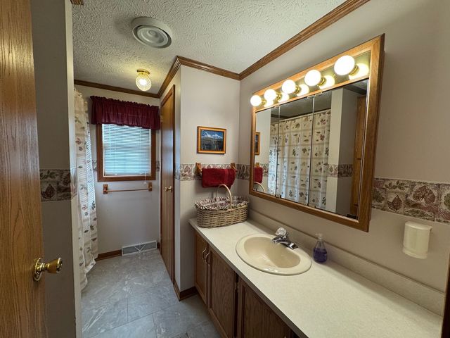 704 Cherokee Trail, Marengo, IL 60152