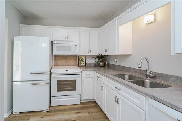 5035 147th Street W, Apple Valley, MN 55124
