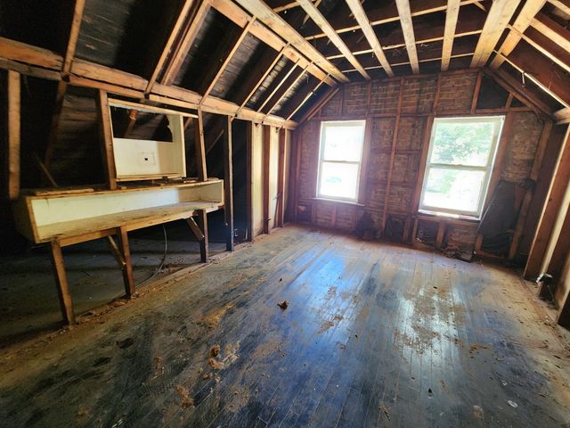 8325 S Cregier Avenue, Chicago, IL 60617