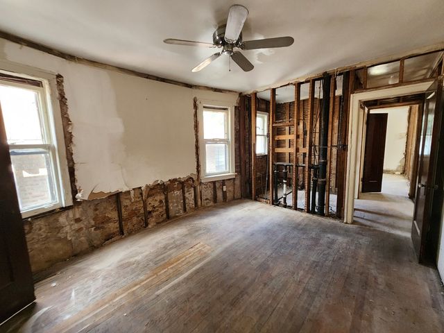 8325 S Cregier Avenue, Chicago, IL 60617