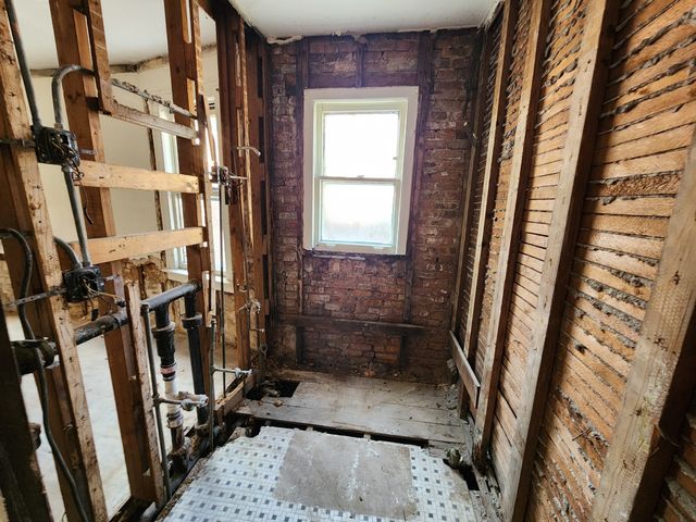 8325 S Cregier Avenue, Chicago, IL 60617