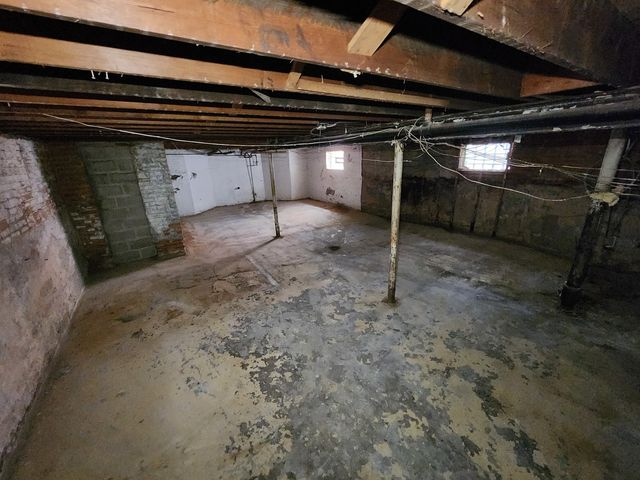 8325 S Cregier Avenue, Chicago, IL 60617