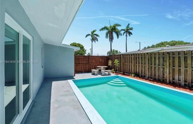 5621 SW 38th Ct, Davie, FL 33314