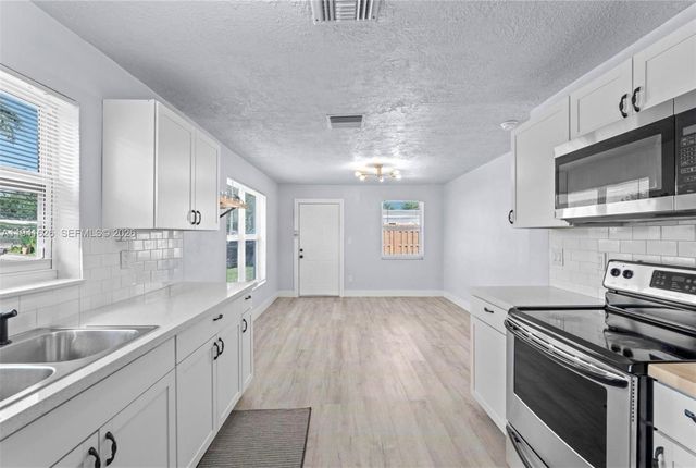 5621 SW 38th Ct, Davie, FL 33314