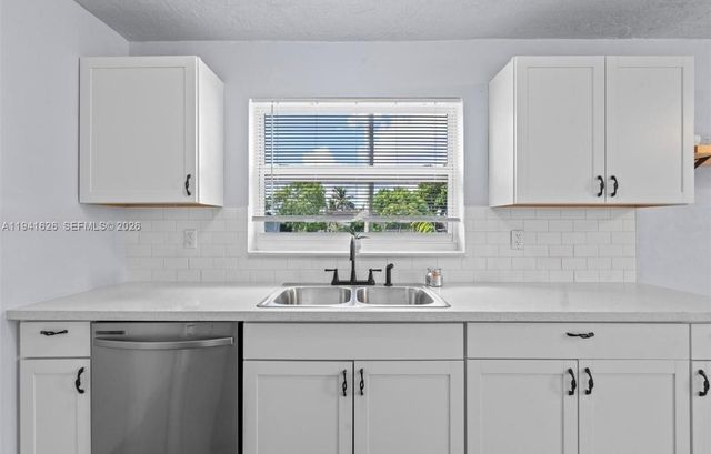 5621 SW 38th Ct, Davie, FL 33314