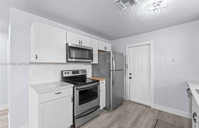 5621 SW 38th Ct, Davie, FL 33314