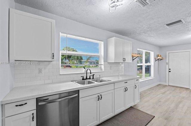 5621 SW 38th Ct, Davie, FL 33314