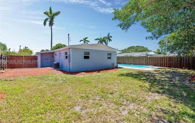 5621 SW 38th Ct, Davie, FL 33314