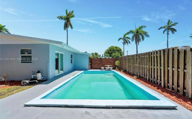 5621 SW 38th Ct, Davie, FL 33314