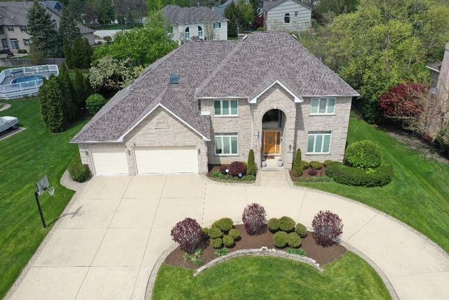 402 Meadow Ridge Lane, Prospect Heights, IL 60070