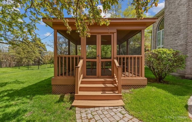 402 Meadow Ridge Lane, Prospect Heights, IL 60070