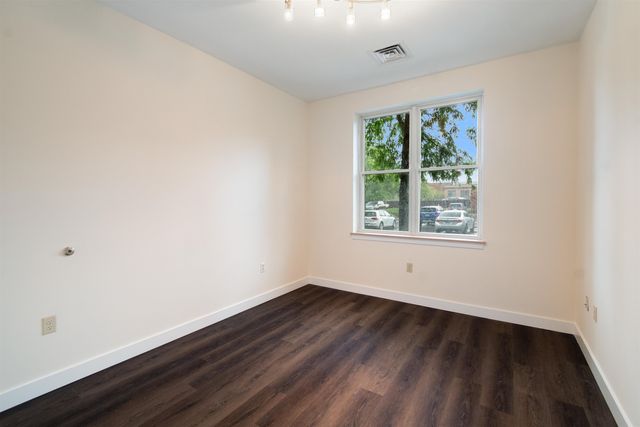 370 Farrell St Apt 114, South Burlington, VT 05403