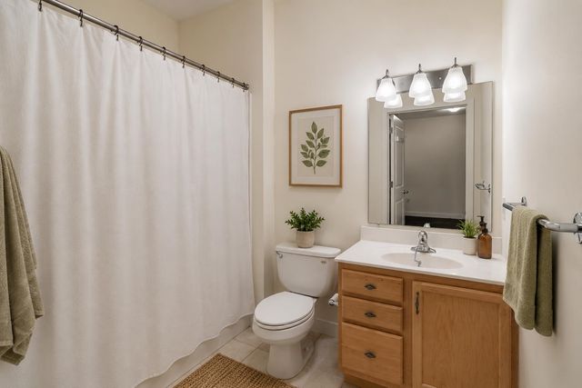 370 Farrell St Apt 114, South Burlington, VT 05403