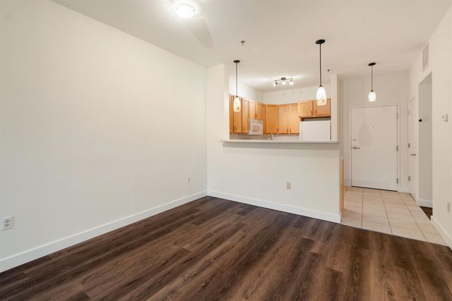 370 Farrell St Apt 114, South Burlington, VT 05403