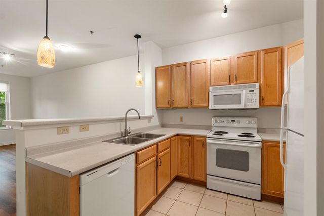 370 Farrell St Apt 114, South Burlington, VT 05403