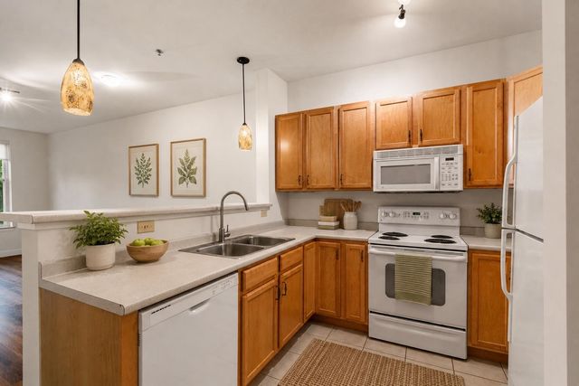 370 Farrell St Apt 114, South Burlington, VT 05403
