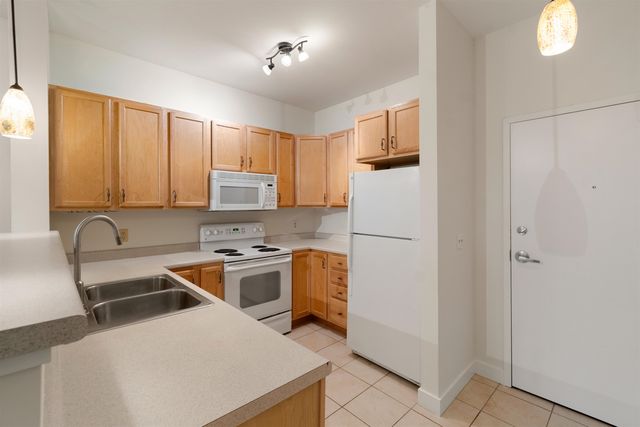 370 Farrell St Apt 114, South Burlington, VT 05403