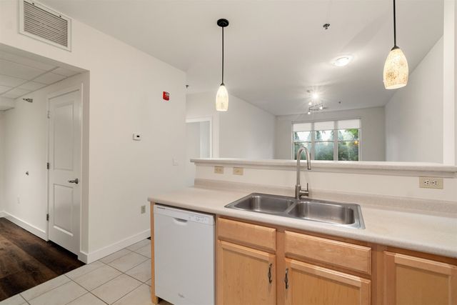 370 Farrell St Apt 114, South Burlington, VT 05403