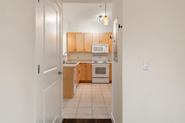 370 Farrell St Apt 114, South Burlington, VT 05403