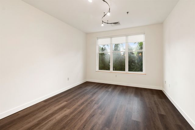 370 Farrell St Apt 114, South Burlington, VT 05403