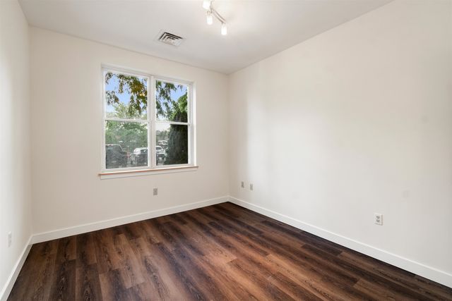 370 Farrell St Apt 114, South Burlington, VT 05403