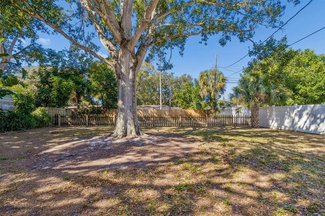 1001 HULL STREET S, Gulfport, FL 33707