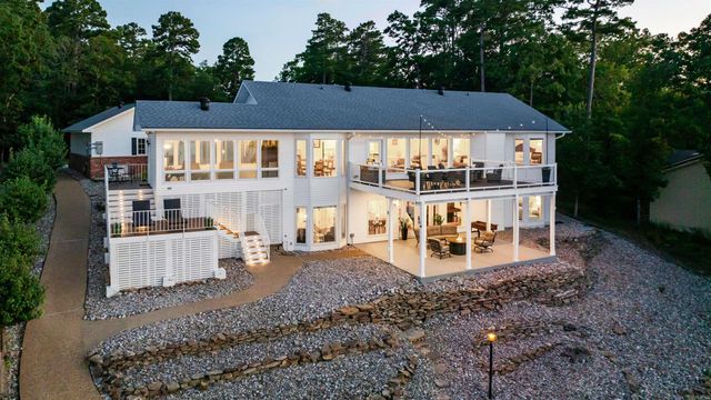 1 Hartura Point, Hot Springs Village, AR 71909