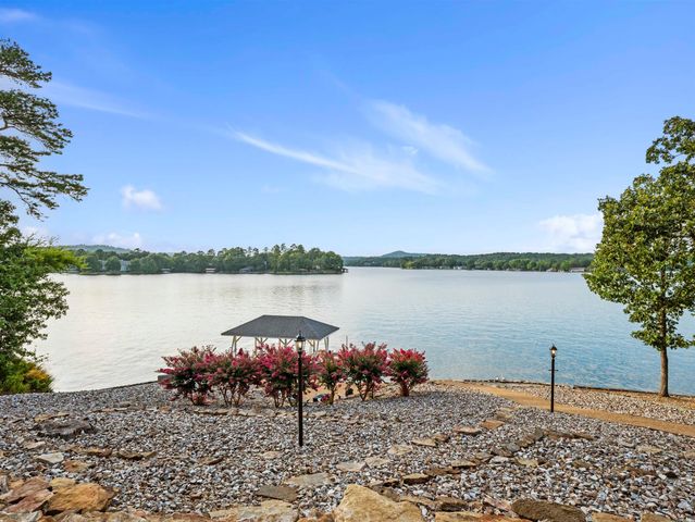 1 Hartura Point, Hot Springs Village, AR 71909