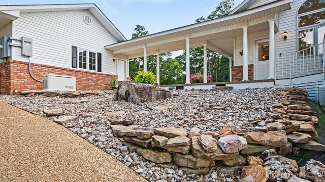 1 Hartura Point, Hot Springs Village, AR 71909