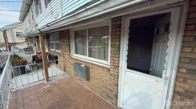 690 W Side Avenue W, Perth Amboy, NJ 08861