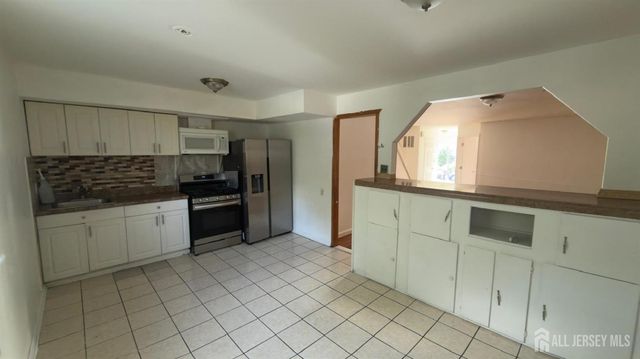 690 W Side Avenue W, Perth Amboy, NJ 08861