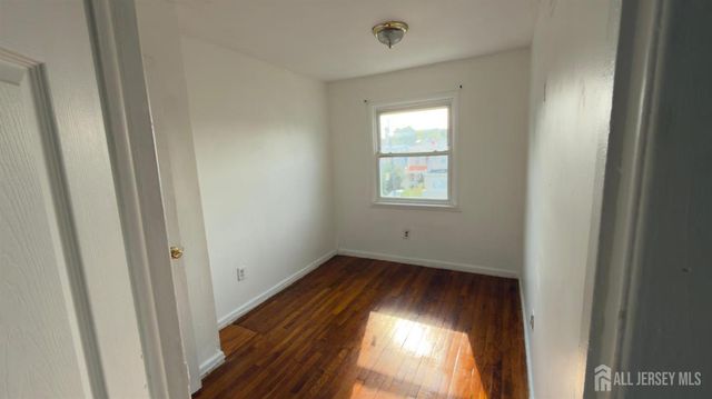 690 W Side Avenue W, Perth Amboy, NJ 08861