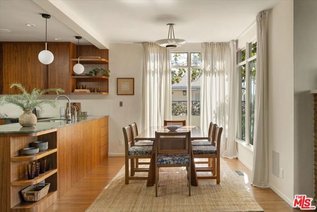 1011 W Mountain Street, Glendale, CA 91202