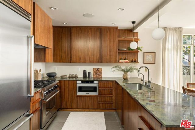 1011 W Mountain Street, Glendale, CA 91202