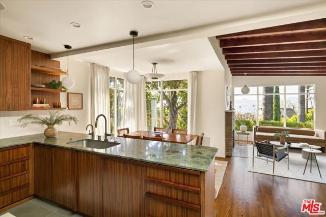 1011 W Mountain Street, Glendale, CA 91202