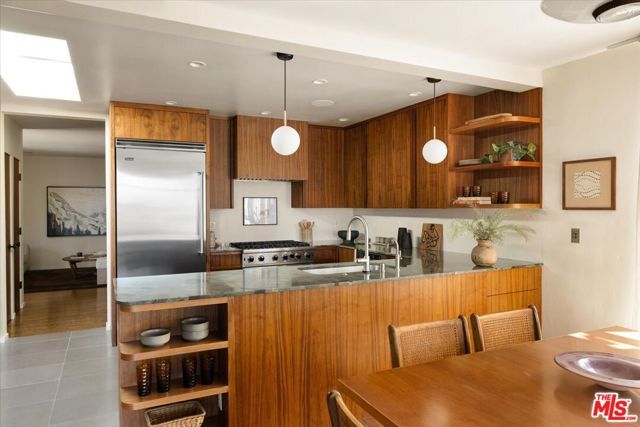1011 W Mountain Street, Glendale, CA 91202