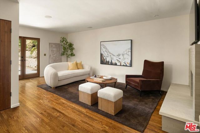 1011 W Mountain Street, Glendale, CA 91202