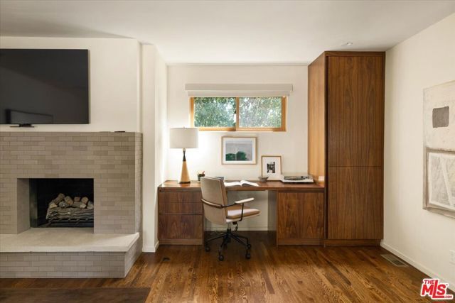 1011 W Mountain Street, Glendale, CA 91202
