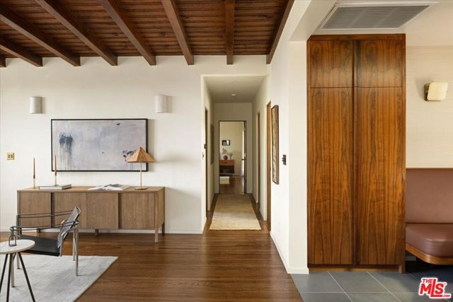 1011 W Mountain Street, Glendale, CA 91202