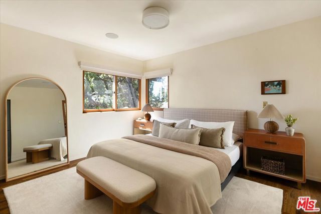 1011 W Mountain Street, Glendale, CA 91202